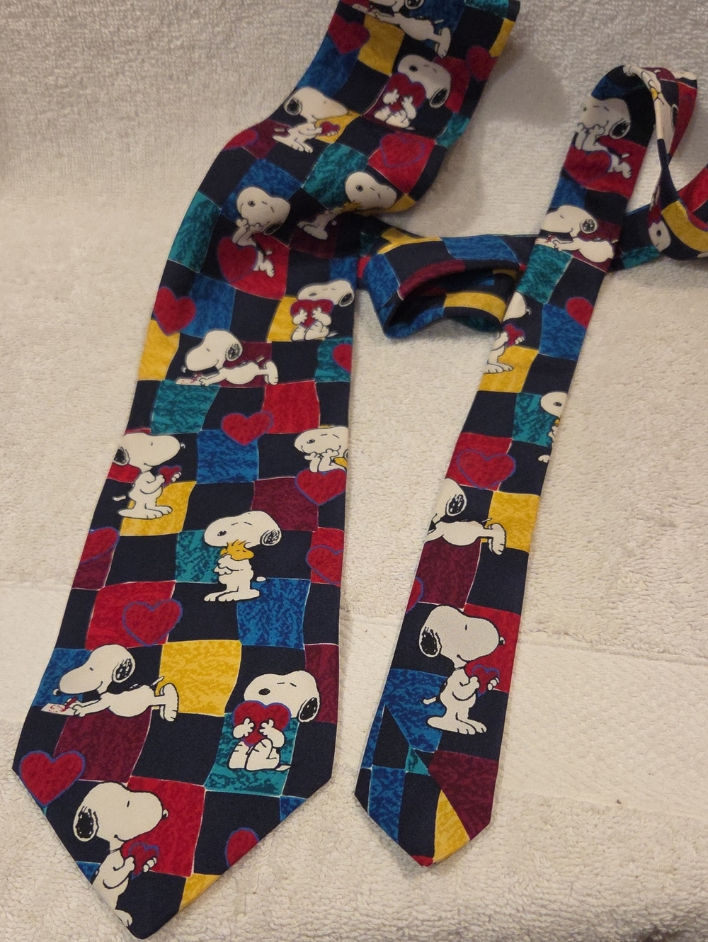 PEANUTS SNOOPY PUPPY LOVE NECK TIE